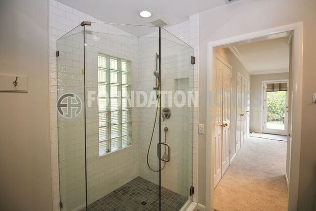 Building Photo - 133 Tiburon Blvd