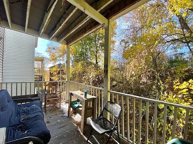 Building Photo - NO BROKER FEE ~ SPACIOUS MISSION HILL 3 BED AVAILABLE 9/1