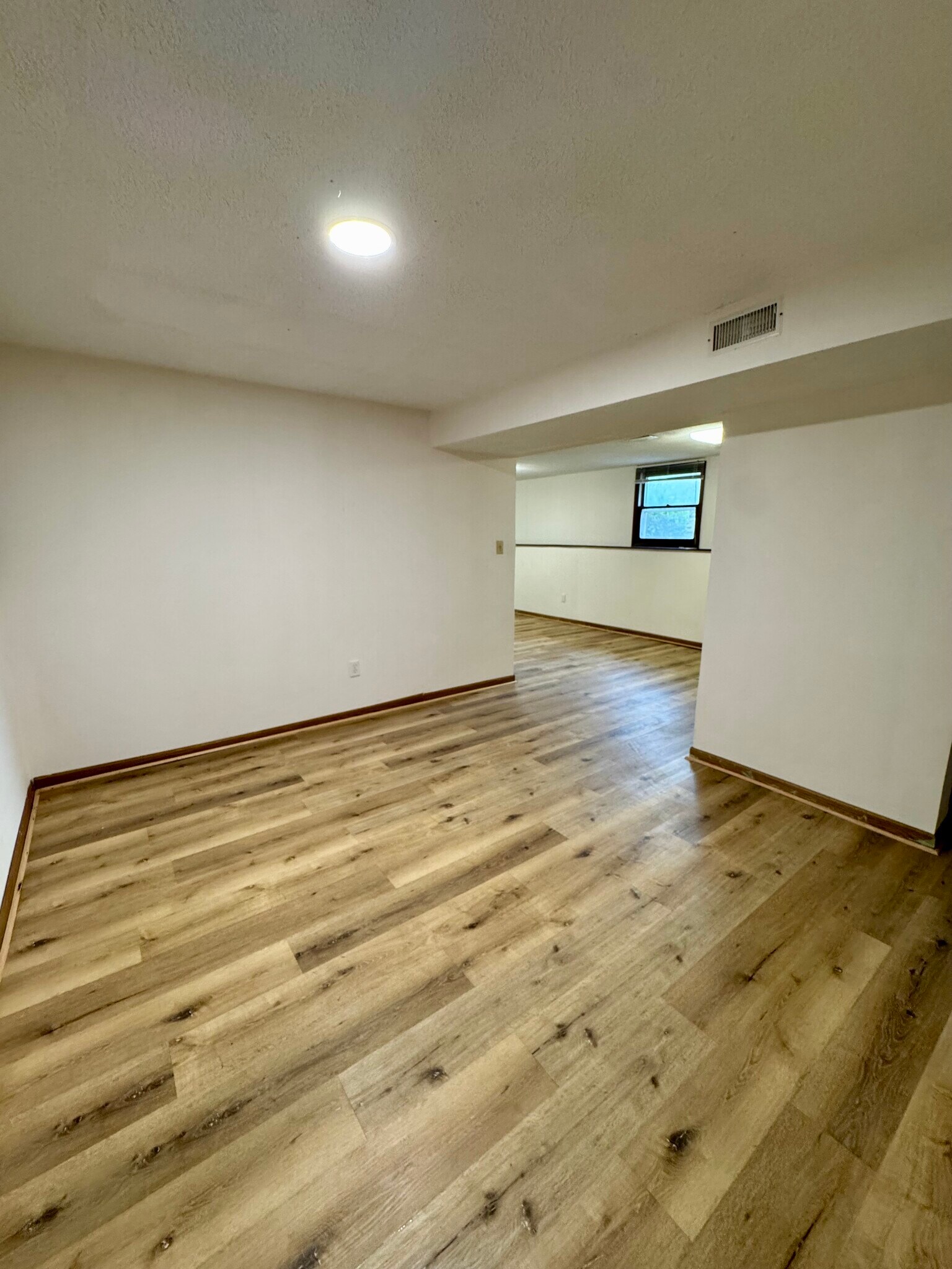 Building Photo - 5556 N Thornwood Ave