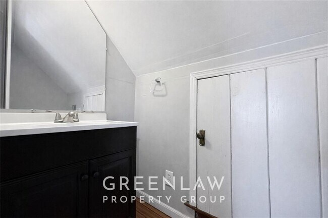 Building Photo - 1944 Lyle Ave