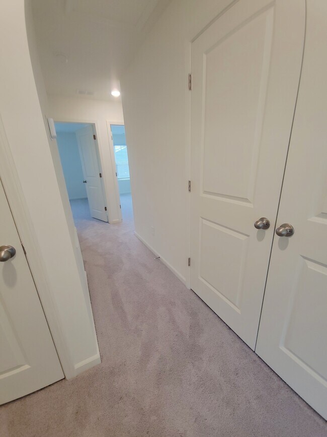 Building Photo - 1122 Tofino Dr