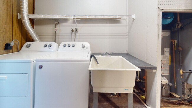 Building Photo - 7405 Marlborough Ave