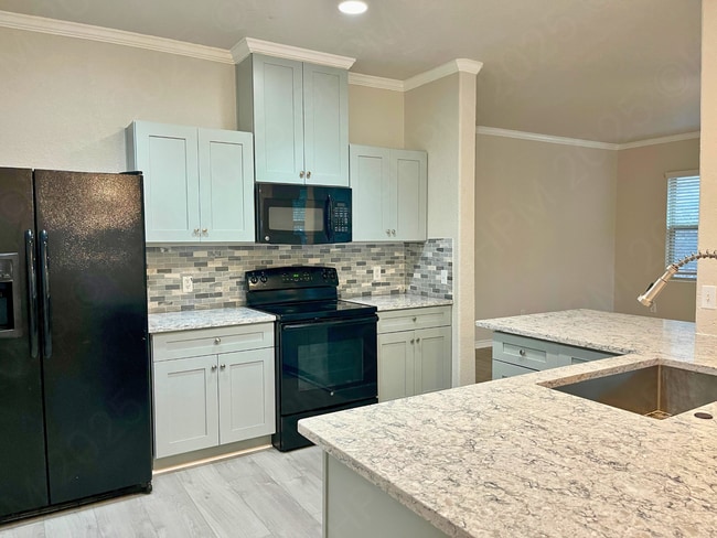 Building Photo - 2127 Muuga Manor