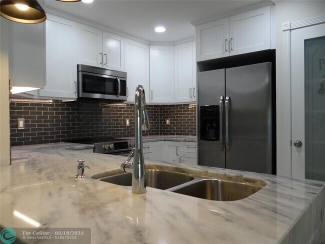 Building Photo - 4036 Eastridge Cir