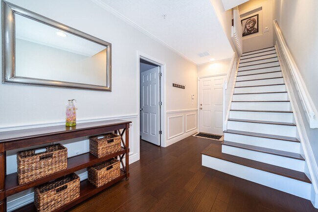 Building Photo - Baldwin Park Townhouse
