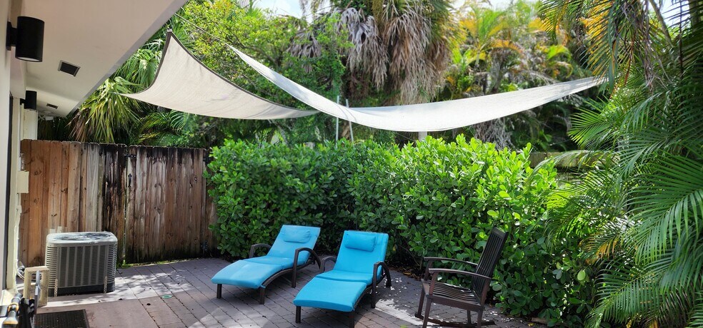 Building Photo - 1634 NE 4th Pl