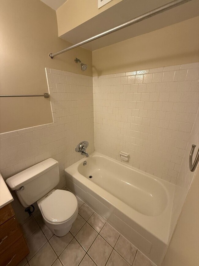 Building Photo - Third-Floor 2BR/1.5BA Condo Near I-695