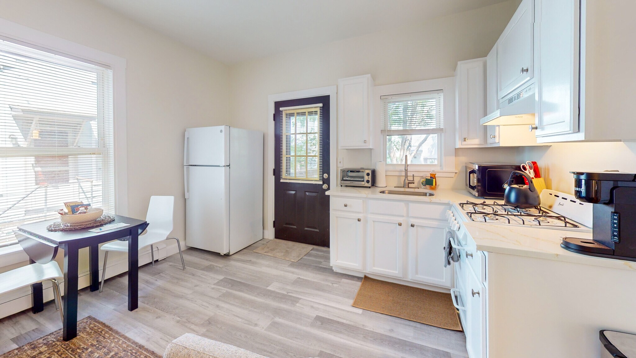 Building Photo - 24 Hews St