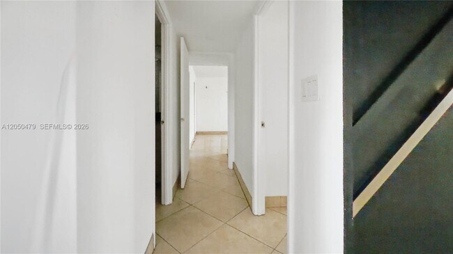 Building Photo - 16450 Miami Dr