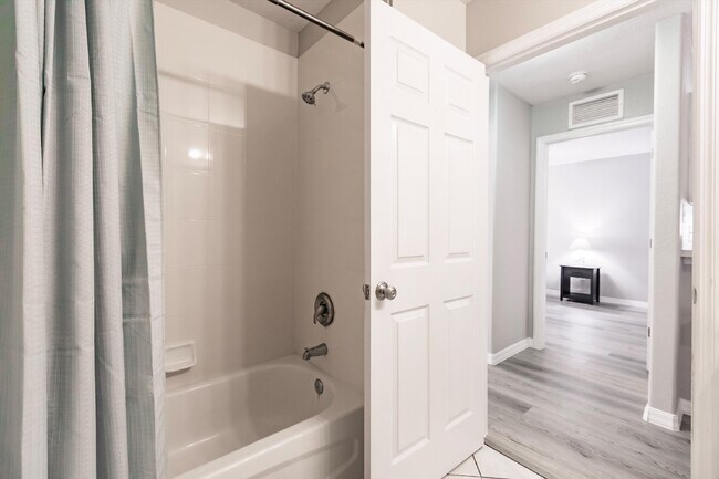 Building Photo - "Charming 3-Bedroom Home with 2 Full Baths and Spacious 2537 Sq Ft in North Port, FL!"