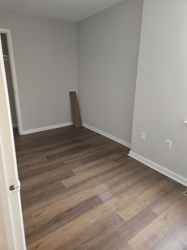 Building Photo - 4206 W Girard Ave
