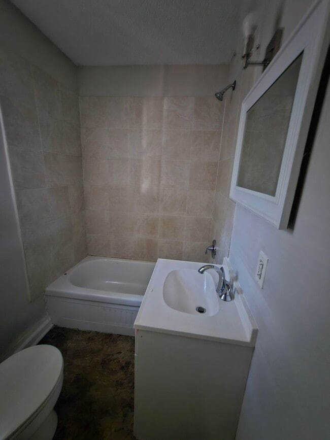 Building Photo - Move-In Ready 4BR Home in Rapidly Growing ...