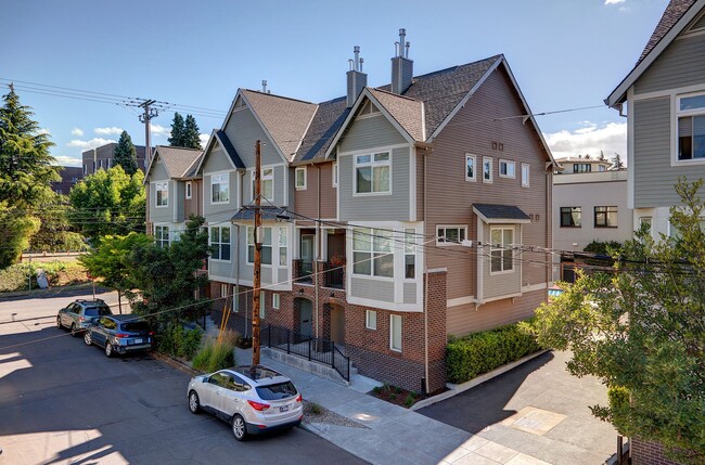 Building Photo - King's Crossing Townhomes