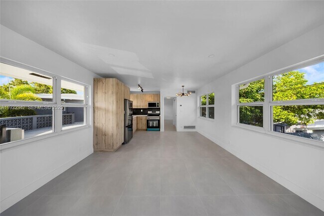 Building Photo - 5195 NE 18th Ave