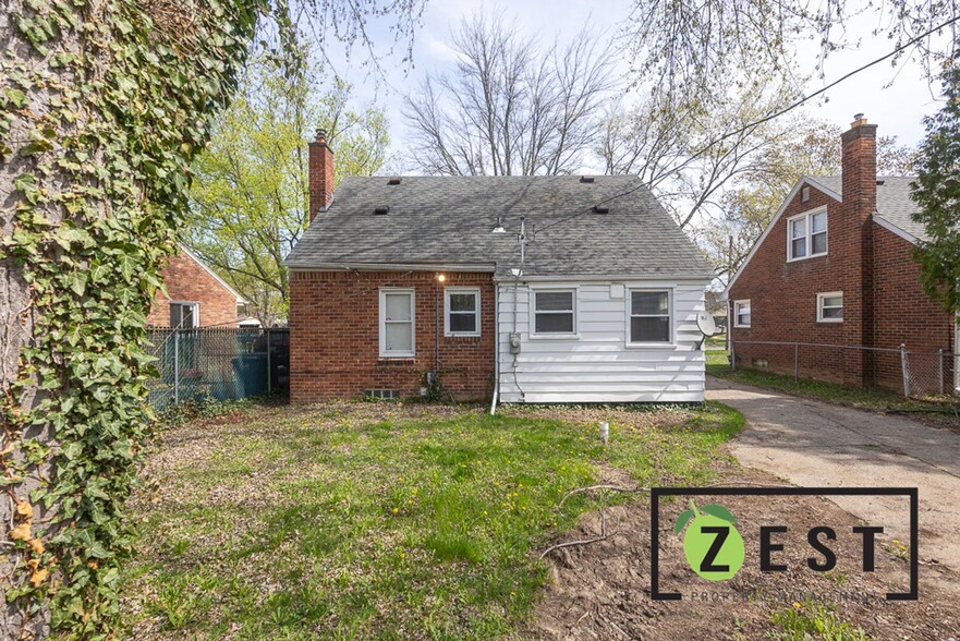 Building Photo - OPEN HOUSE SATURDAY MAY 3RD 2025 10-10:30A...