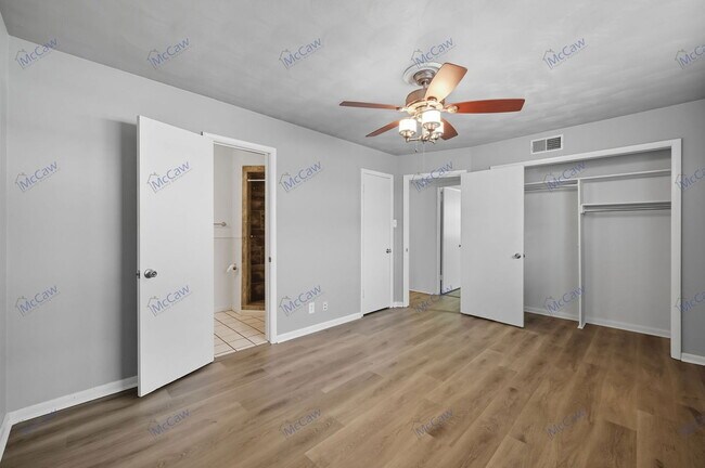 Building Photo - 705 Scottsdale Dr