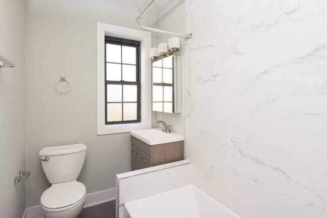 Building Photo - 735 Judson Ave