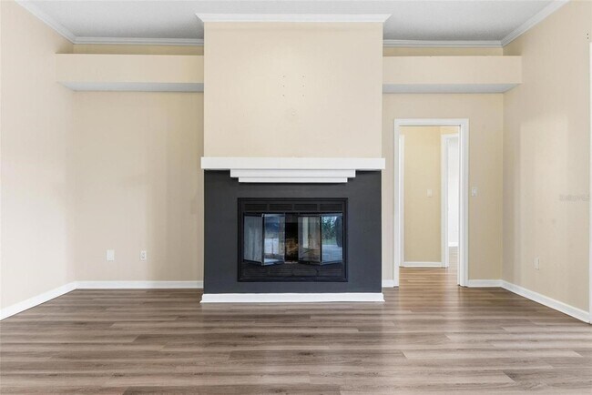 Building Photo - 7 Deerwood St