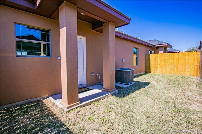 Building Photo - 16 W Dallas Ave