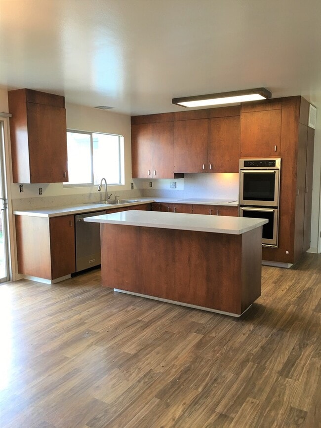 Building Photo - Three Bedroom Turnpike Home/Foothill Schoo...