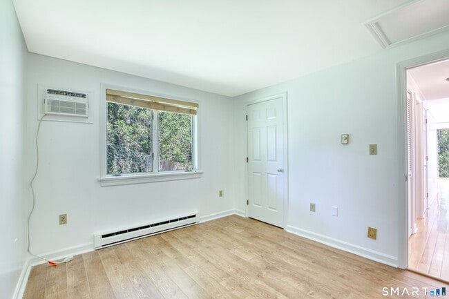 Building Photo - 25 Oakview Cir