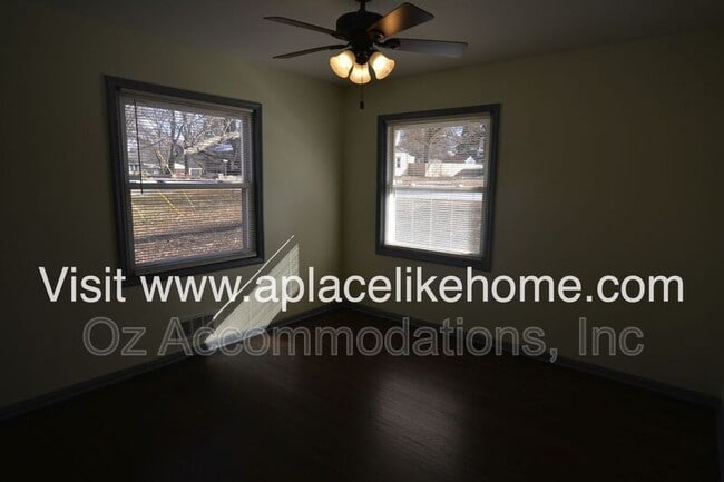 Building Photo - 4340 W 51st St