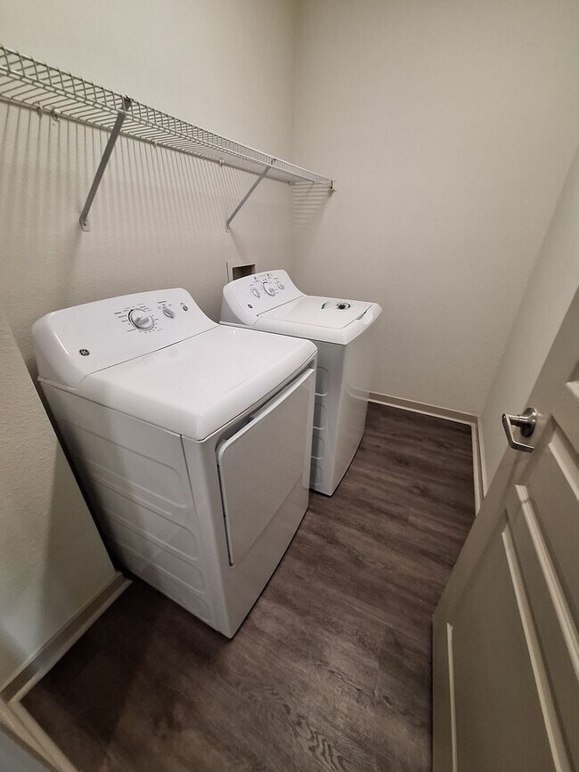 Building Photo - CH-Cortland Flatirons