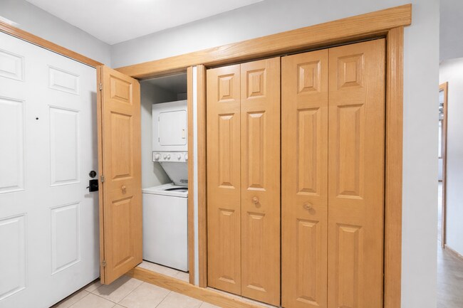 Building Photo - 513 Leah Dr