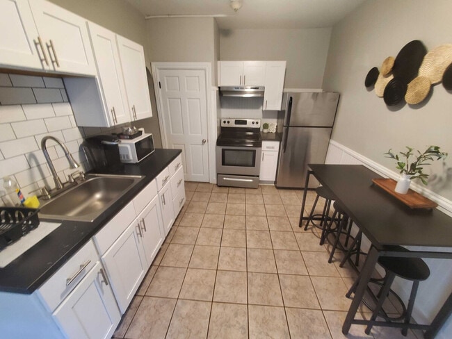 Building Photo - 280 Plainfield St