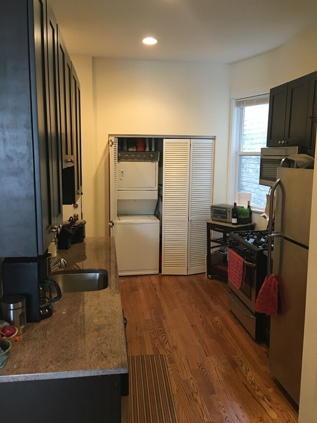 Building Photo - 1645 W Huron St