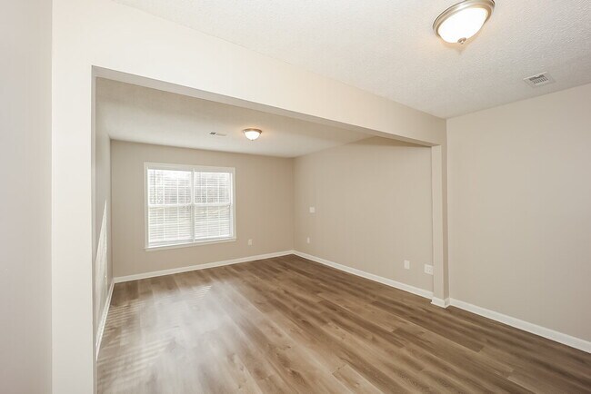 Building Photo - 2061 Poplar Rd