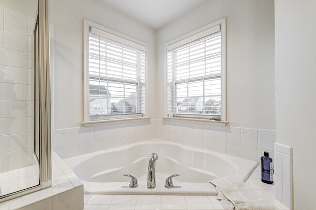 Building Photo - 9307 Drumman Dr