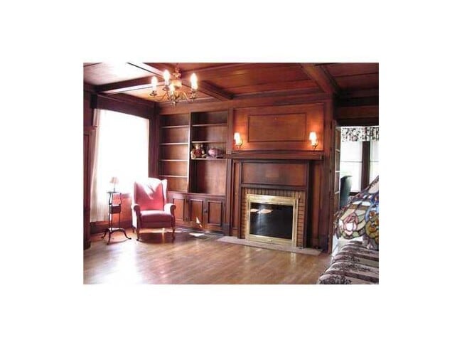 Building Photo - 280 Parker Dr