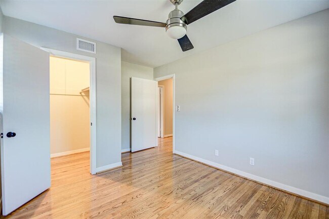 Building Photo - 2318 Haverhill Dr