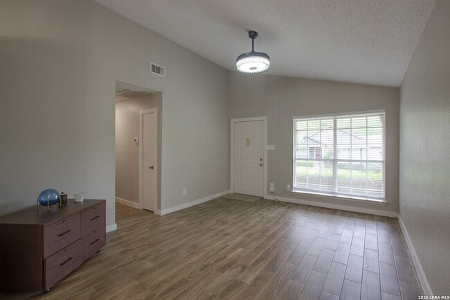 Building Photo - 1015 E Yager Ln