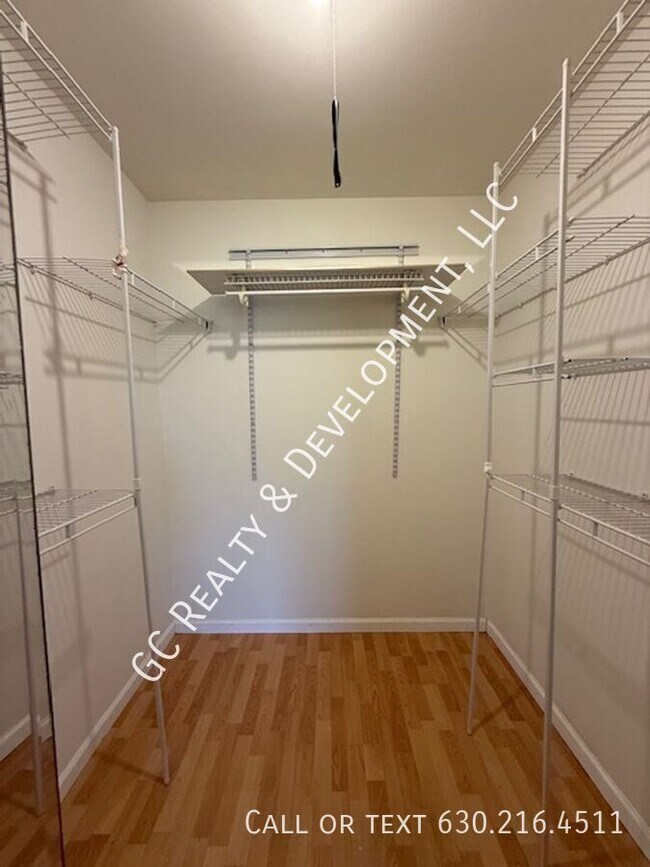 Building Photo - 834 College Blvd