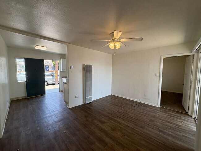 Building Photo - Experience the coastal charm of Oceanside,...