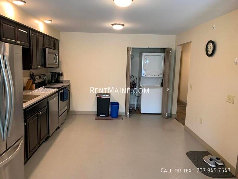 Building Photo - 8 Elizabeth Ave