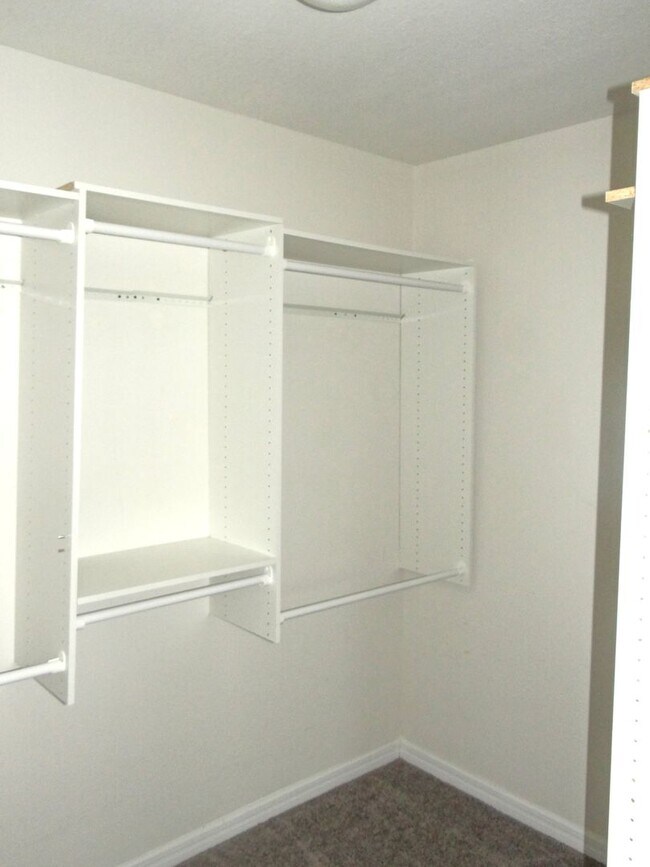 Building Photo - Spacious family home - 4 bedroom, 2.5 bath