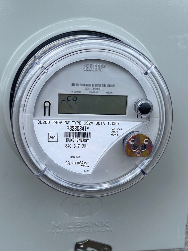 Building Photo - Custom Home - Desirable SE Ocala Neighborhood 3/2/2 **Won't Last**