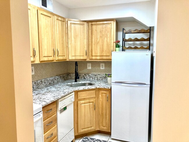 Building Photo - 902 I St SE