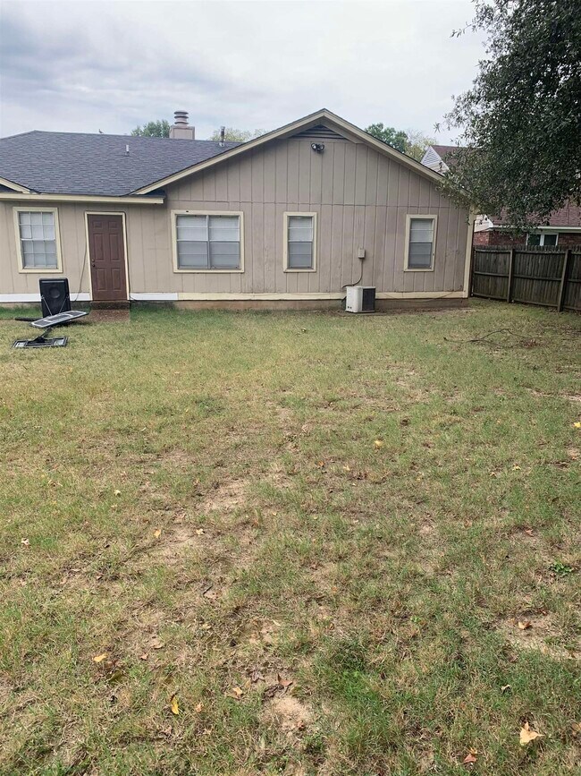 Building Photo - 3381 Cristil St