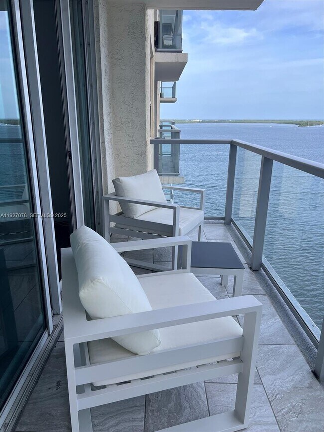 Building Photo - 1155 Brickell Bay Dr