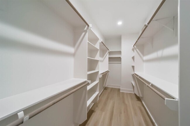 Building Photo - 4430 Edmund St