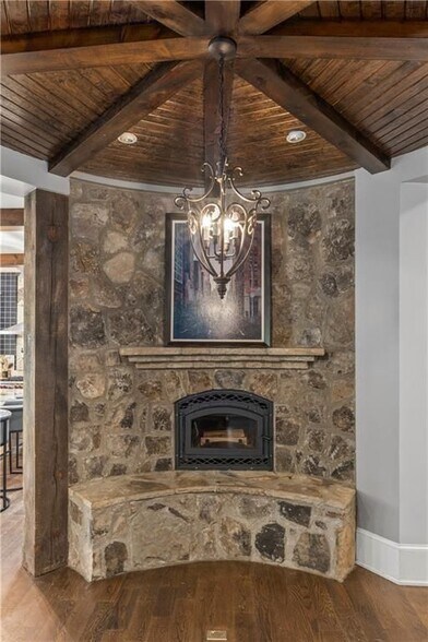 Building Photo - 2125 Cooper Lake Dr SE
