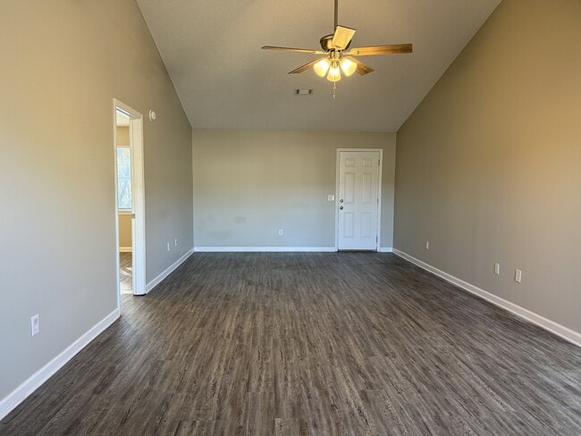 Building Photo - 862 Lyndsi Ln