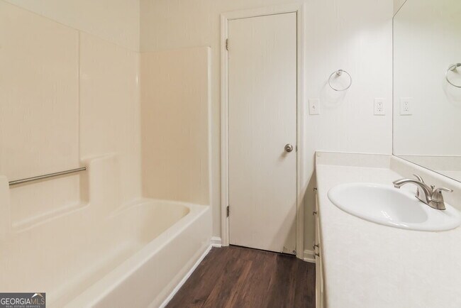 Building Photo - 4061 Wylie Ln