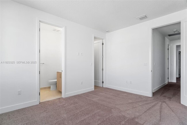 Building Photo - 9362 Tulip Leaf Ct