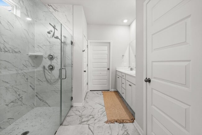 Building Photo - 119 Holloway Hl