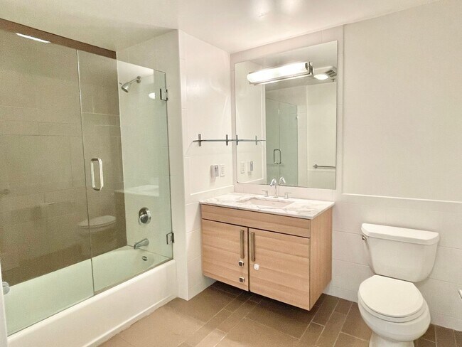 Building Photo - Full Service Luxury Living w/City Views, I...